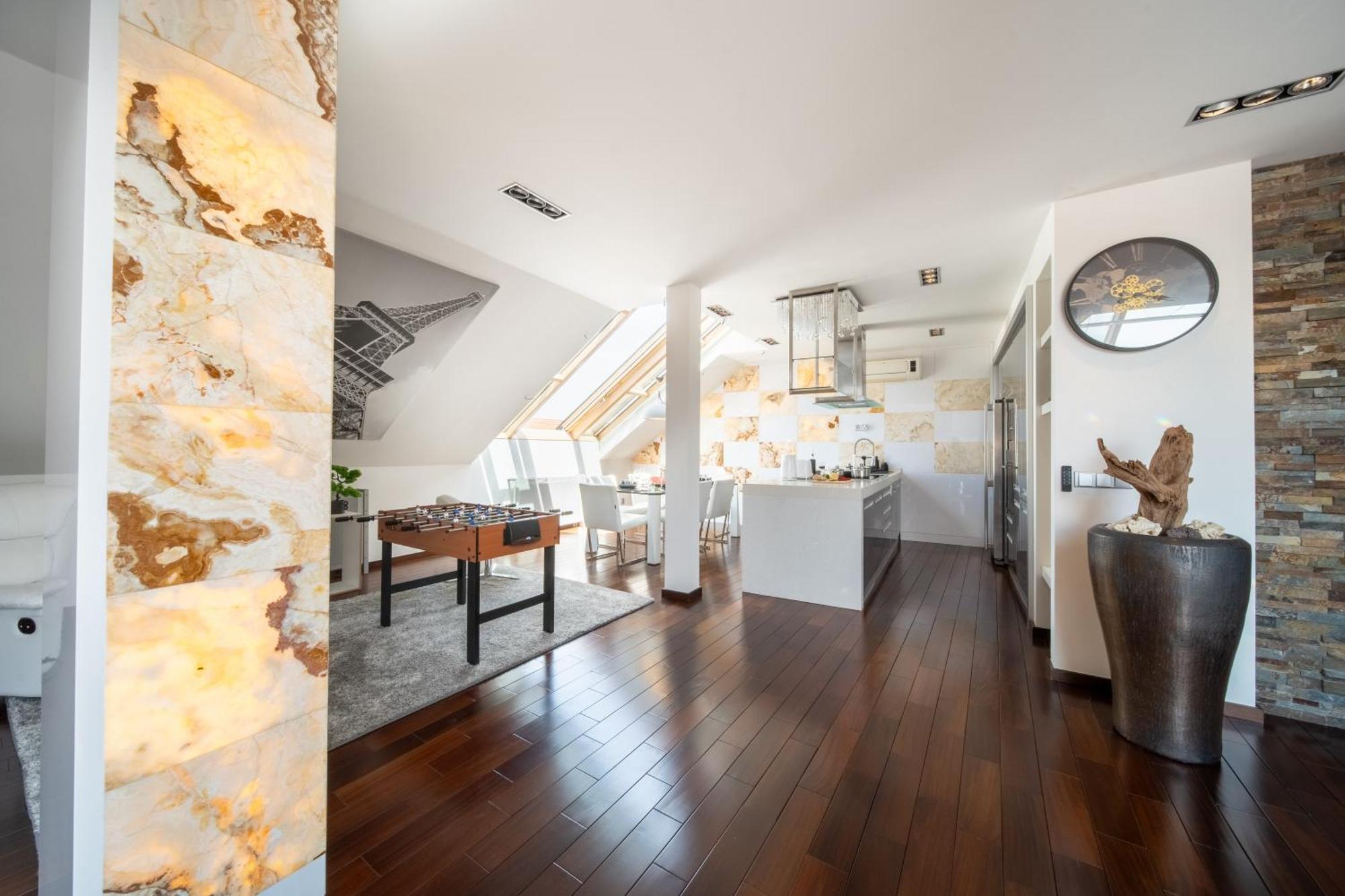 View Luxury With Foosball & Xbox - In Centre *