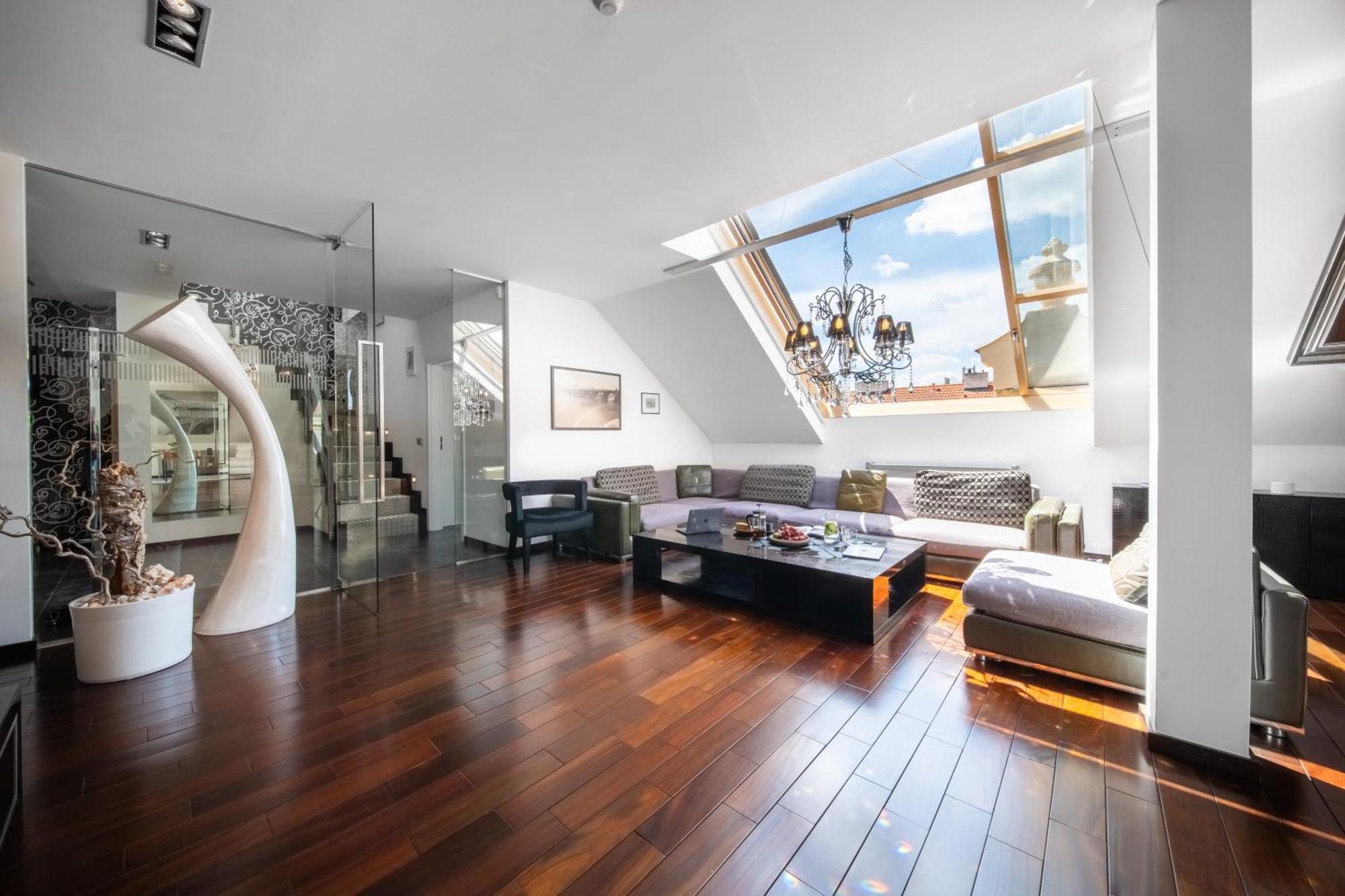 View Luxury With Foosball & Xbox - In Centre